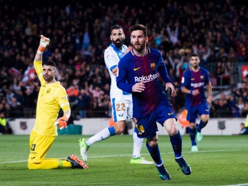 Messi celebra uno de sus tres goles contra el Leganés