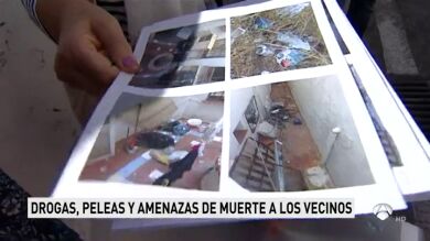 Los vecinos de Marbella protestan contra un grupo de okupas instalados en un antiguo hostal