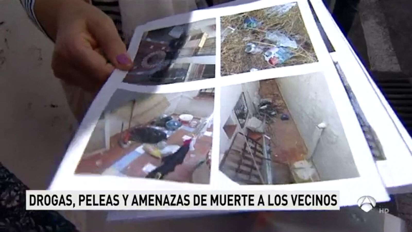 Los vecinos de Marbella protestan contra un grupo de okupas instalados en un antiguo hostal