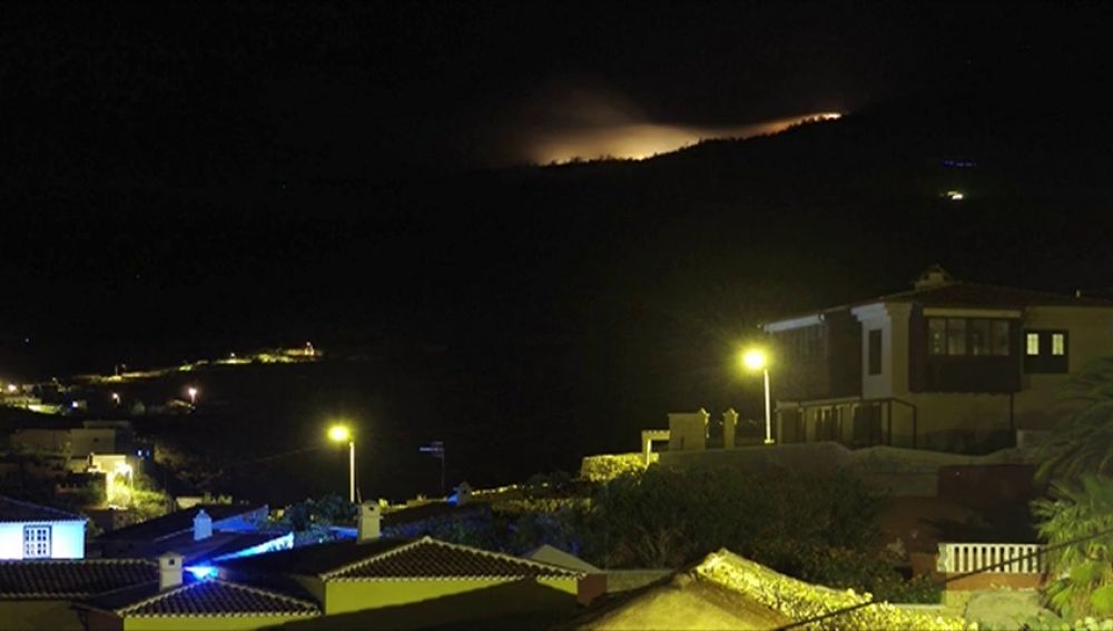 Incendio en un paraje natural de Tenerife 