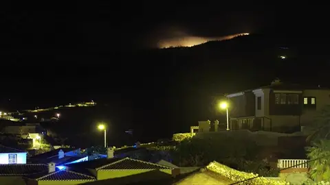 Incendio en un paraje natural de Tenerife Incendio en un paraje natural de Tenerife