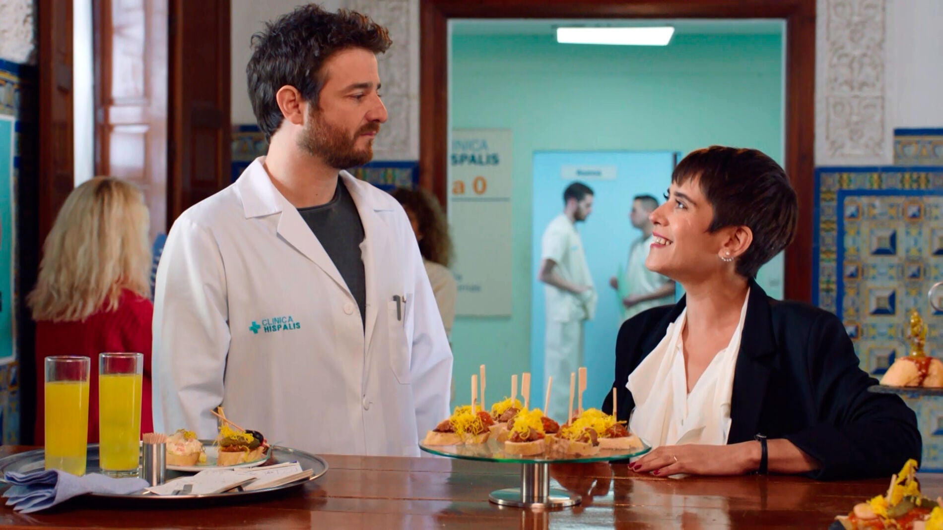 Horacio, no puede controlar su deseo por Carmen