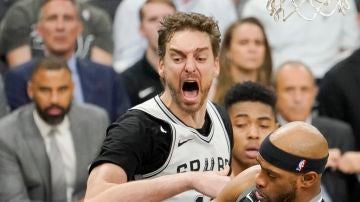 Pau Gasol, junto a Vince Carter