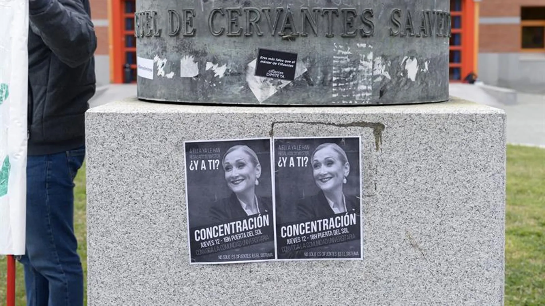 Carteles en protesta contra Cifuentes Carteles en protesta contra Cifuentes
