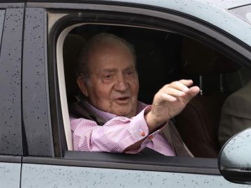 El Rey Juan Carlos a su salida del hospital