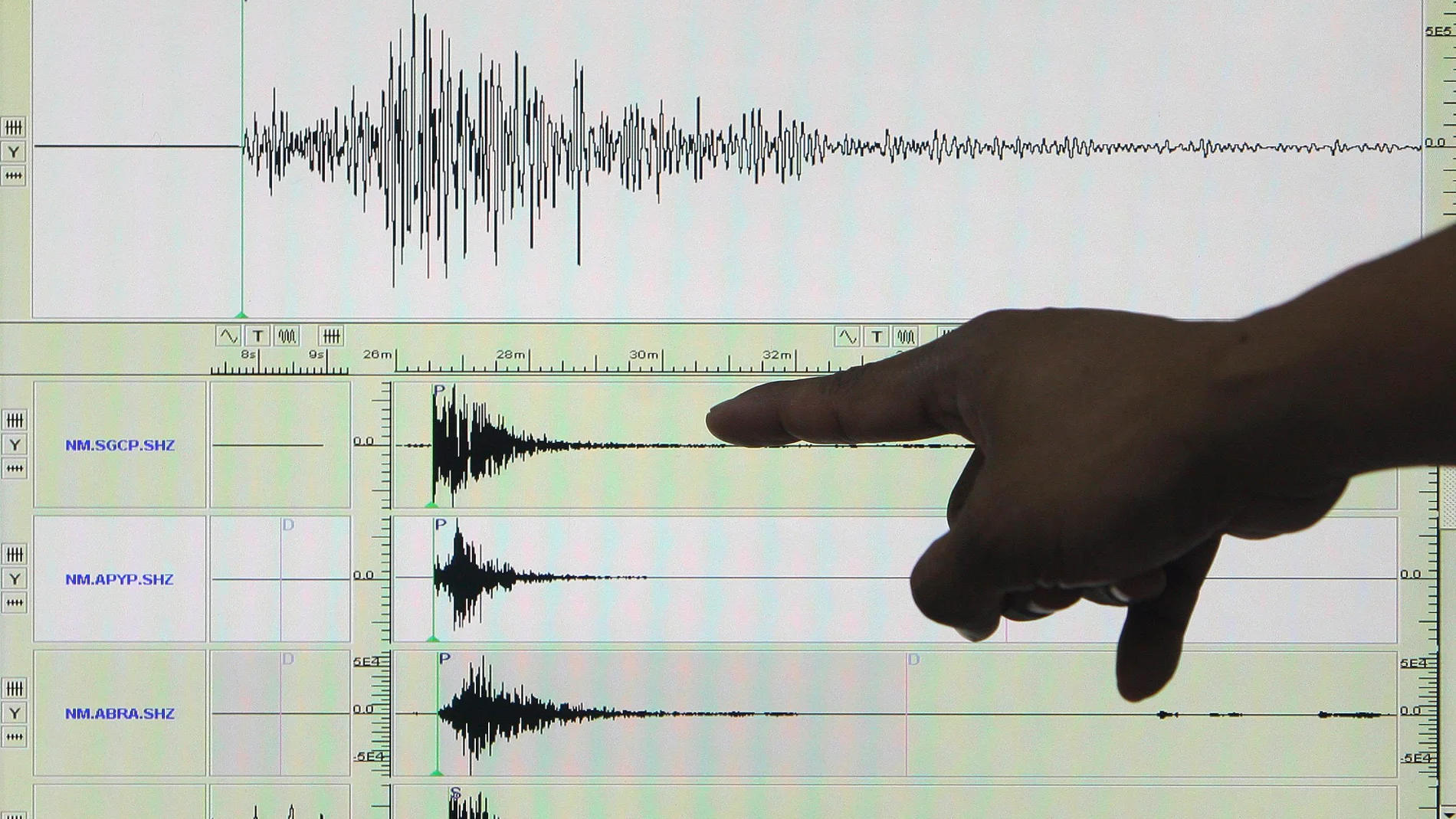 Imagen de archivo de un sismógrafo en el que aparece registrado un terremoto Imagen de archivo de un sismógrafo en el que aparece registrado un terremoto