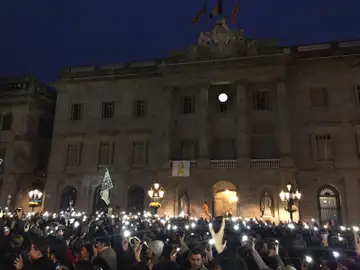 Miles de personas llenan la plaza Sant Jaume de Barcelona en apoyo a los CDR Miles de personas llenan la plaza Sant Jaume de Barcelona en apoyo a los CDR