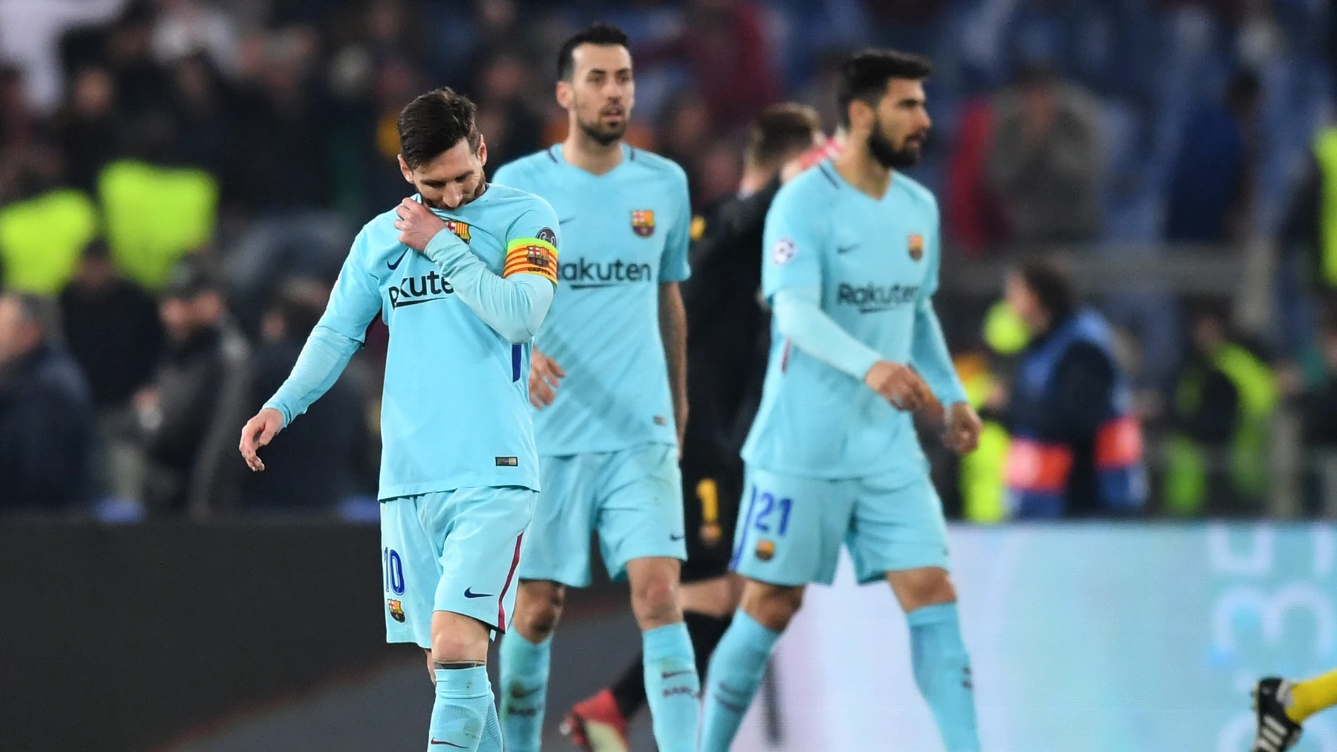 Los jugadores del Barcelona, hundidos en Roma