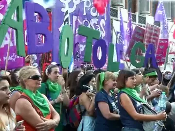 Comienza histórico debate parlamentario para legalizar el aborto en Argentina. Comienza histórico debate parlamentario para legalizar el aborto en Argentina.