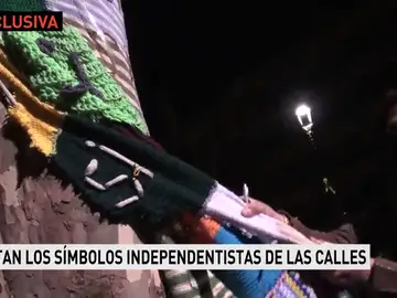 Quitan los símbolos independentistas de las calles Quitan los símbolos independentistas de las calles