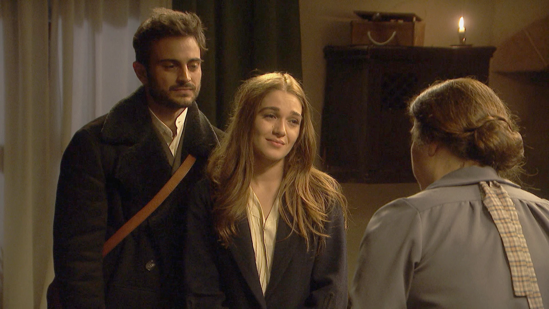Julieta y Saúl regresan a casa de Consuelo quién les advierte de lo sucedido en su ausencia