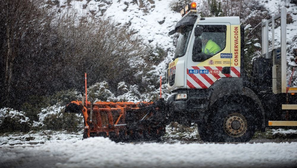Quince comunidades en alerta por el tiempo que afecta todavía a 86 carreteras