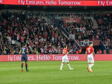 Aficionados de Mónaco, al encajar un gol del PSG