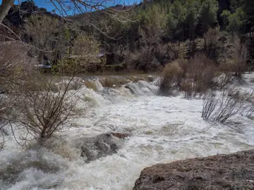 Río Júcar en el paraje de las Grajas en la ciudad de Cuenca Río Júcar en el paraje de las Grajas en la ciudad de Cuenca