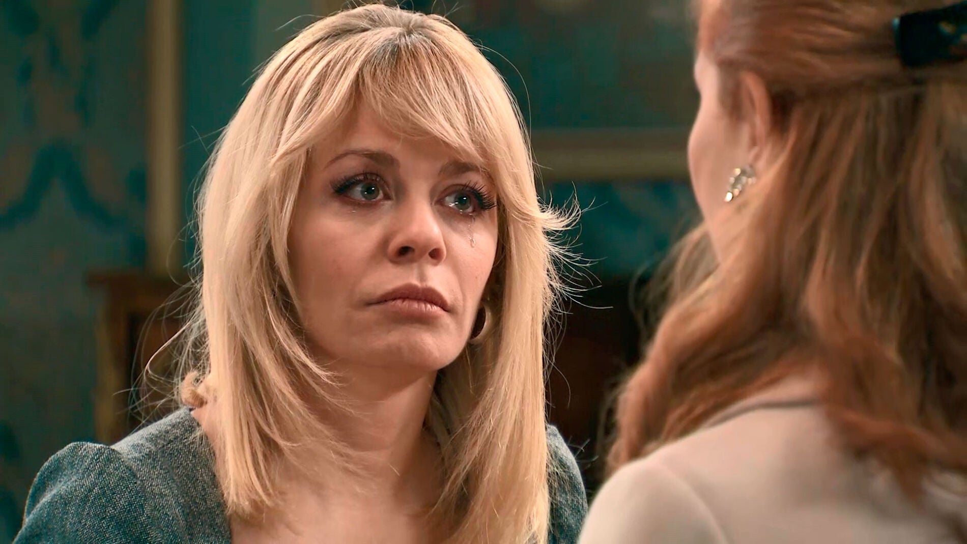 Charo, hundida por el alcohol, conoce a la madre adoptiva de Bel&eacute;n