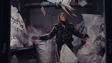 Conchi Galindo, líder del PUBIS, roba el voto por correo para ganar las elecciones