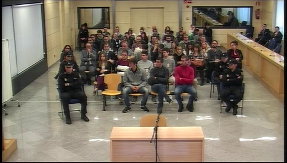 Los guardias civiles y sus parejas agredidas en Alsasua durante la declaración
