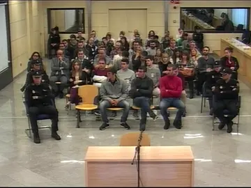 Los guardias civiles y sus parejas agredidas en Alsasua durante la declaración Los guardias civiles y sus parejas agredidas en Alsasua durante la declaración