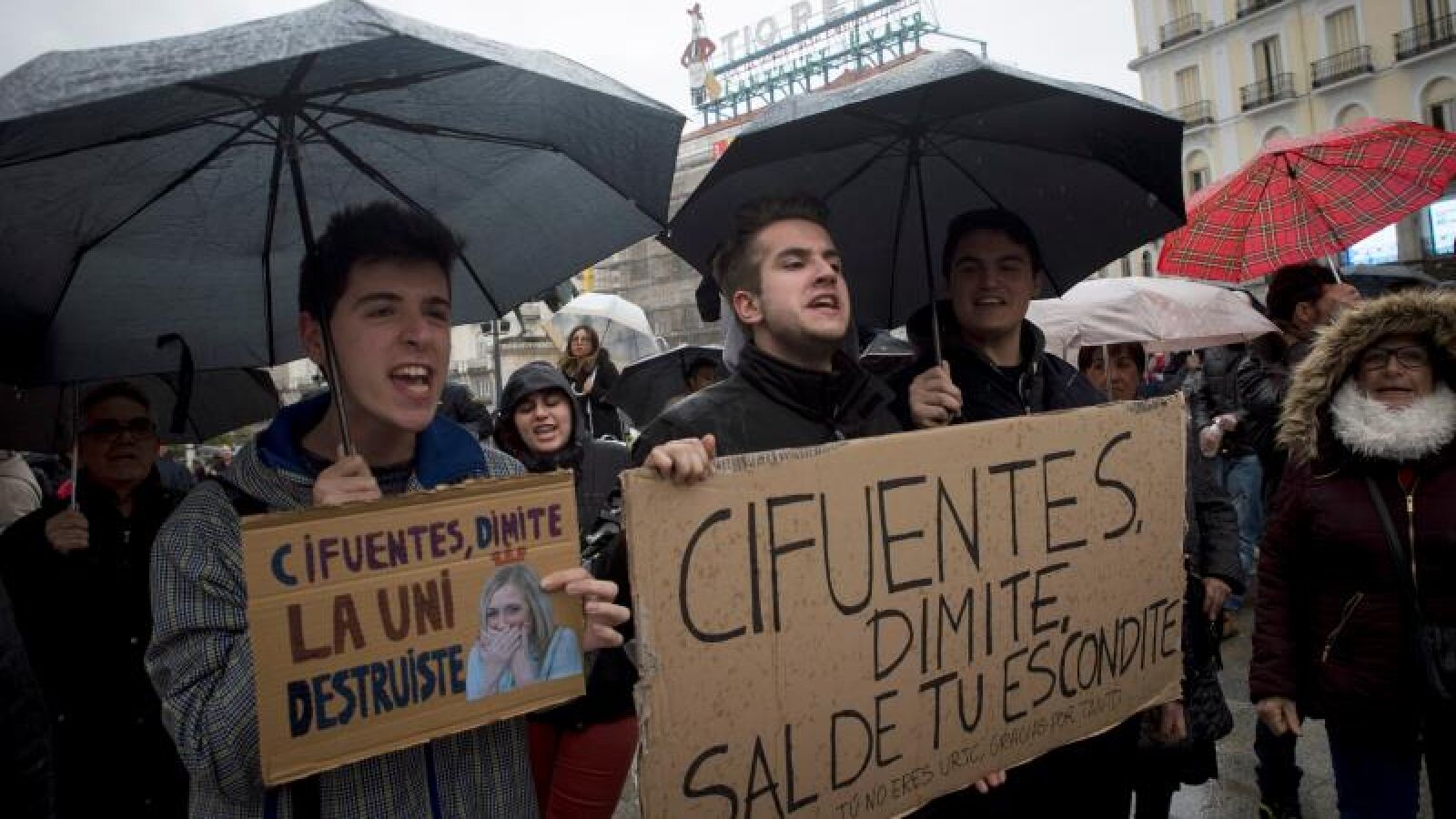 Estudiantes de la URJC se plantean cambiar a otra universidad tras la polémica del máster de Cifuentes