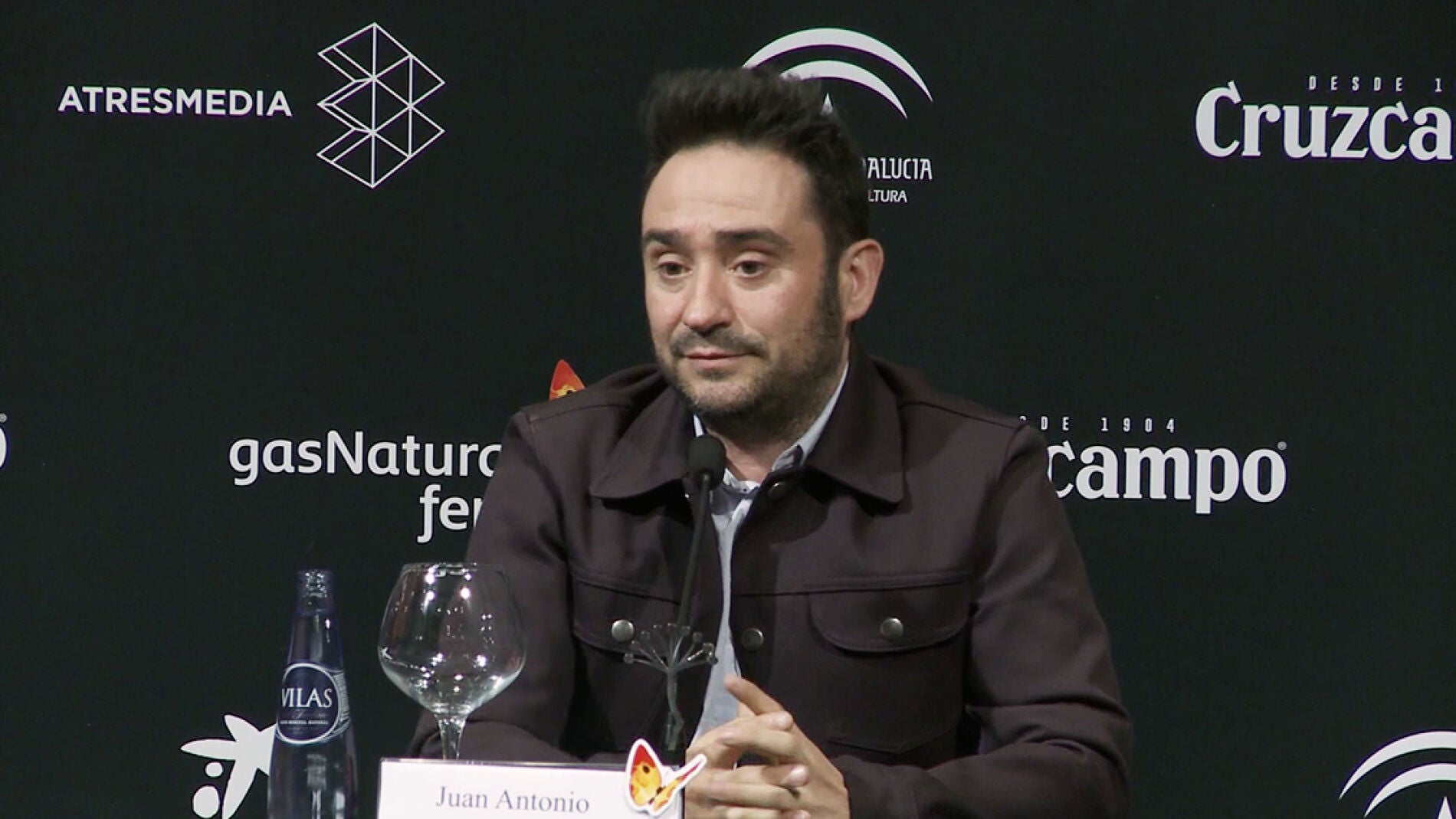 Juan Antonio Bayona en rueda de prensa en el Festival de Málaga