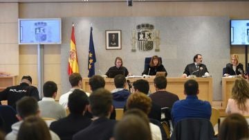 Juicio a los ocho acusados de agredir a dos guardias civiles y sus parejas en octubre de 2016 en la localidad navarra de Alsasua