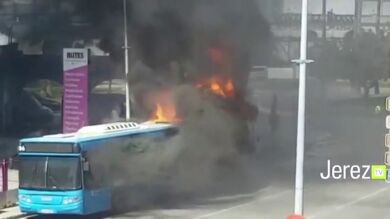 Arde un autobús en Jerez sin causar heridos 