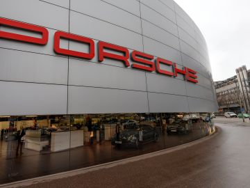Fotografía de la fachada de la sede de Porsche