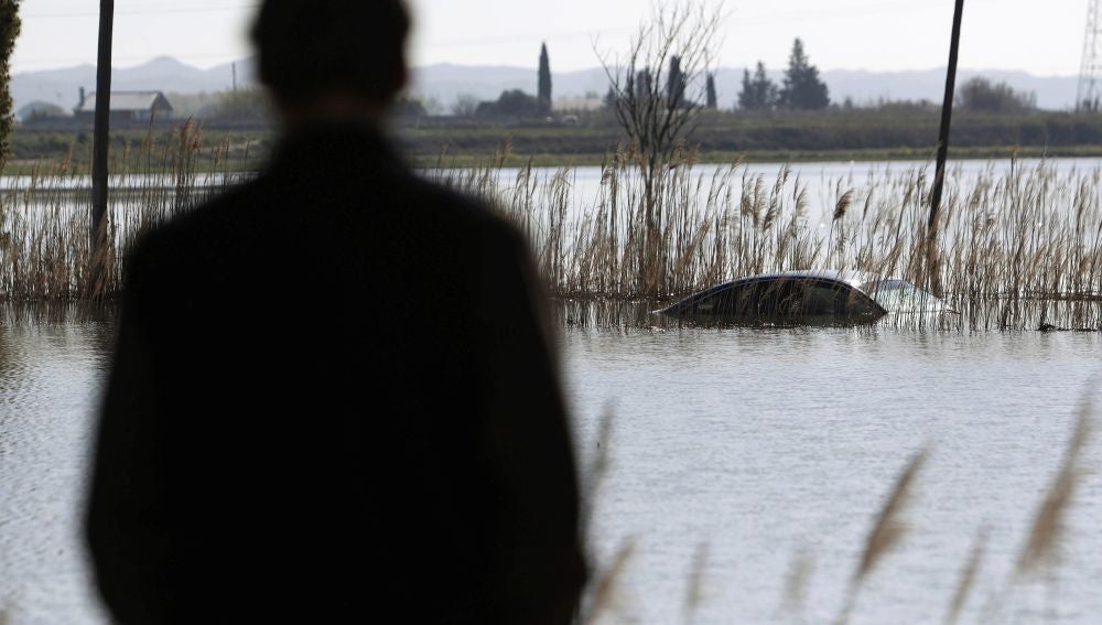 El caudal del Ebro continúa descendiendo a su paso por Zaragoza
