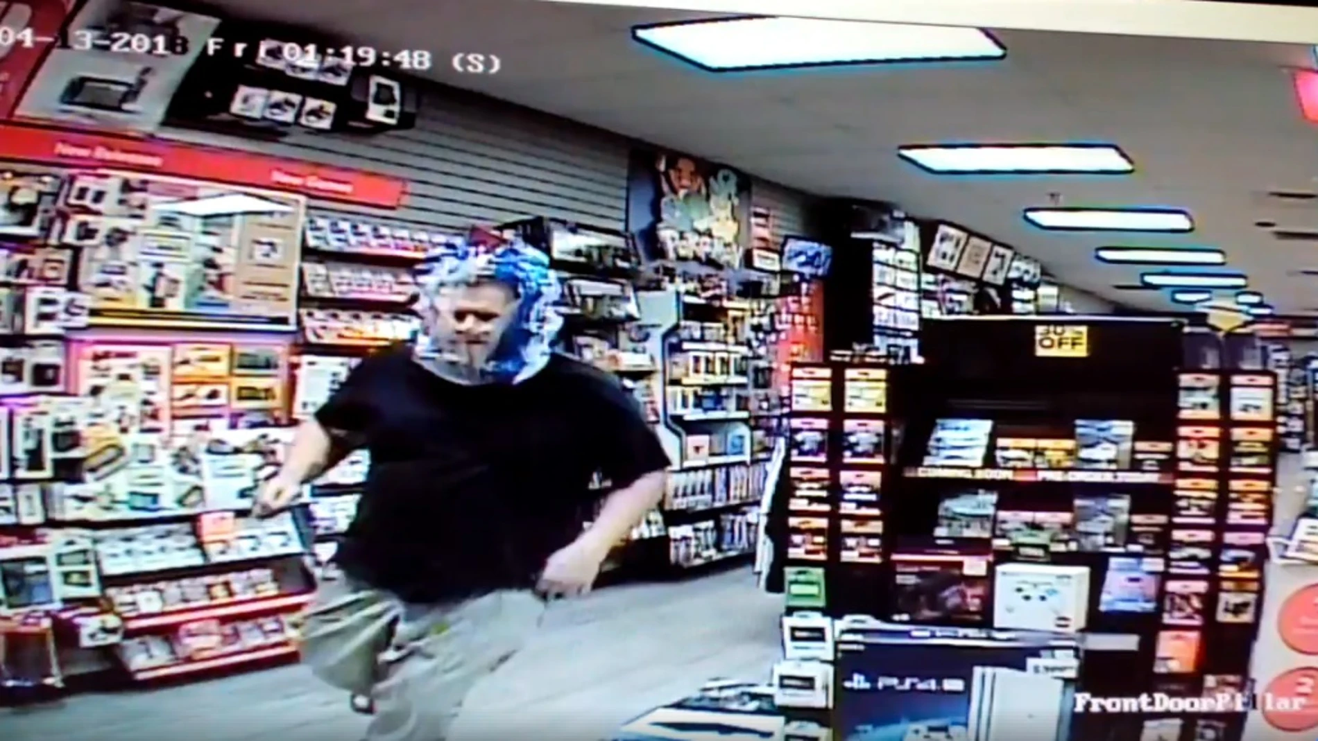 El ladrón captado por las cámaras de seguridad El ladrón captado por las cámaras de seguridad