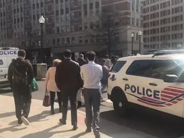 Un aviso de "posible tirador activo" bloquea durante una hora el centro de Washington Un aviso de "posible tirador activo" bloquea durante una hora el centro de Washington
