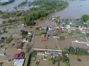 El caudal del Ebro continúa descendiendo a su paso por Zaragoza El caudal del Ebro continúa descendiendo a su paso por Zaragoza