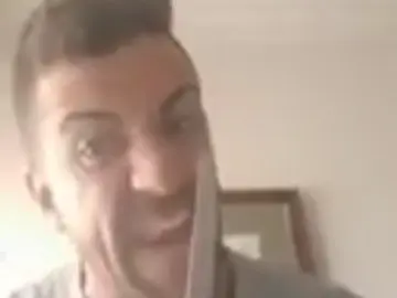 Durántez, jugador del Plasencia, con un cuchillo en la mano Durántez, jugador del Plasencia, con un cuchillo en la mano