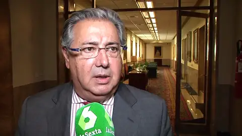 Zoido: "ETA no consiguió nada por dejar de matar y no lo conseguirá por disolverse" Zoido: "ETA no consiguió nada por dejar de matar y no lo conseguirá por disolverse"