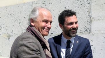 El presidente del Parlamento de Cataluña, Roger Torrent, junto al alcalde de Ginebra, Rémy Pagani 