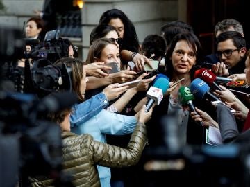 Carolina Bescansa ante los medios de comunicación