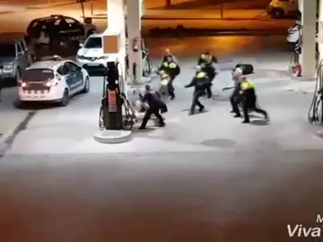 Amenaza con una motosierra a diez policías Amenaza con una motosierra a diez policías