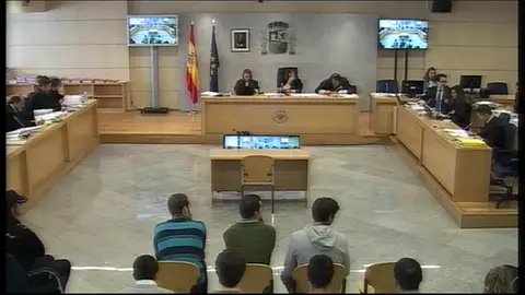 Un guardia declara que el Teniente agredido "tenía golpes por todos los lados" Un guardia declara que el Teniente agredido "tenía golpes por todos los lados"