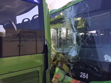 Los dos autobuses tras la colisión Los dos autobuses tras la colisión