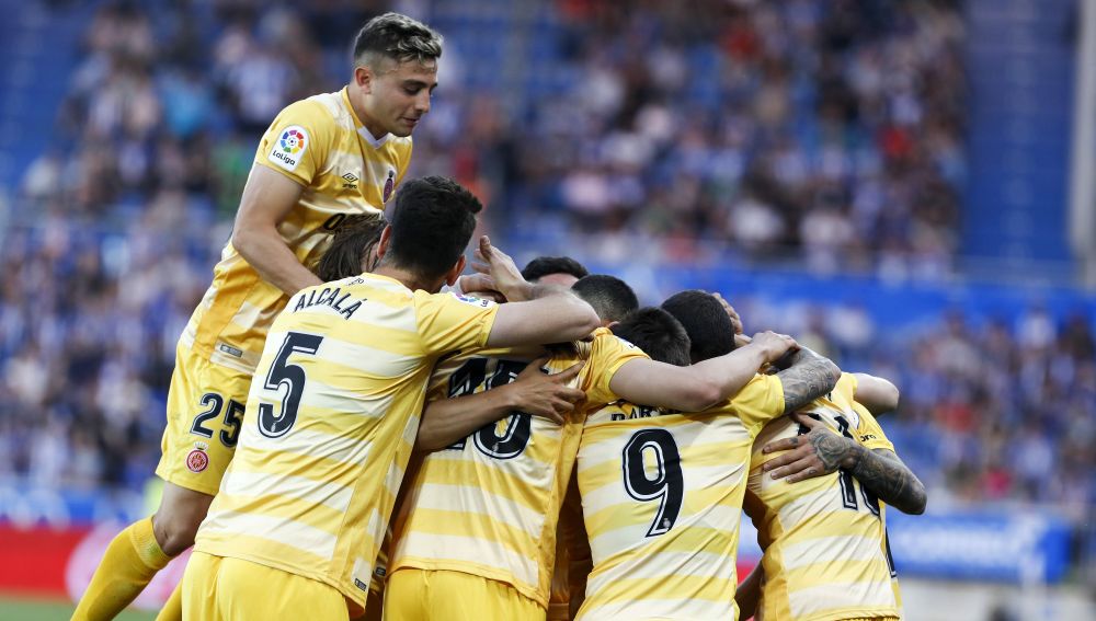 Los jugadores del Girona celebran uno de los goles contra el Alavés