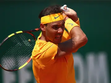 Rafa Nadal devuelve un golpe en Montecarlo Rafa Nadal devuelve un golpe en Montecarlo