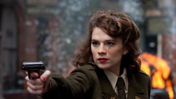 Hayley Atwell interpreta a la agente Peggy Carter