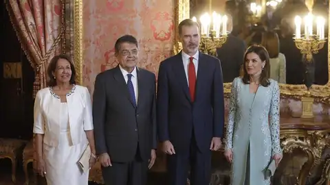 Los Reyes posan junto a Sergio Ramírez y su esposa Gertrudis Guerrero Los Reyes posan junto a Sergio Ramírez y su esposa Gertrudis Guerrero
