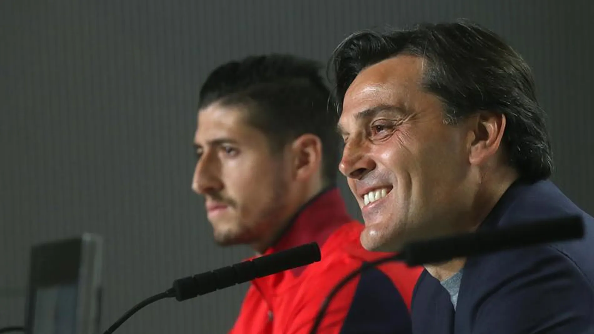 Vincenzo Montella en rueda de prensa Vincenzo Montella en rueda de prensa