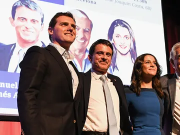 Manuel Valls con Albert Rivera e Inés Arrimadas Manuel Valls con Albert Rivera e Inés Arrimadas
