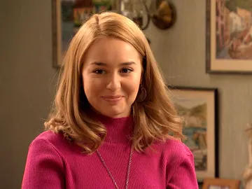 Luisita enamorada de Sebas para preocupación de Marcelino Luisita enamorada de Sebas para preocupación de Marcelino