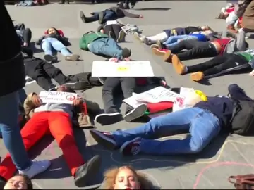 En Estados Unidos miles de estudiantes reclaman leyes más estrictas para controlar la venta de armas En Estados Unidos miles de estudiantes reclaman leyes más estrictas para controlar la venta de armas
