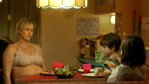 Charlize Theron en un fotograma de 'Tully'