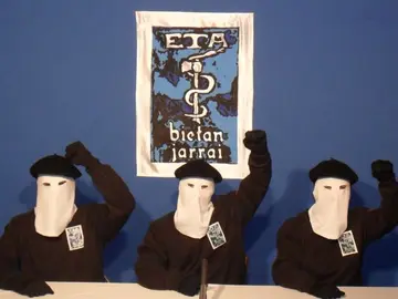 Miembros de ETA en una imagen de archivo Miembros de ETA en una imagen de archivo
