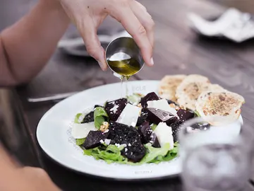 El plato Hola absorbe todo el extra de aceite. El plato Hola absorbe todo el extra de aceite.