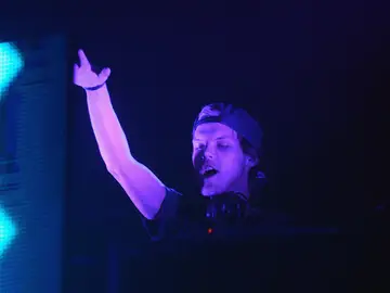 Avicii durante una de sus sesiones Avicii durante una de sus sesiones